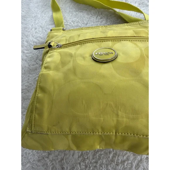 Vintage 90’s Coach Signature Logo Yellow
Nylon Colorblock Crossbody Bag F77408 - Picture 15 of 15